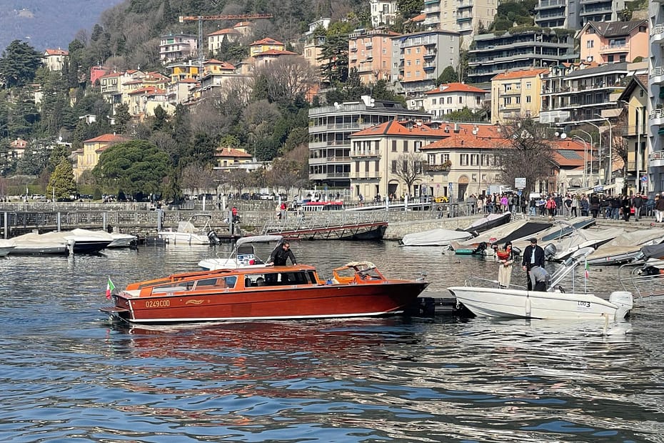 Classic mahogany speedboat docked at the Como city harbor for a private Lake Como boat tour.