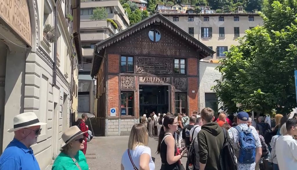 Ticket office for the Como–Brunate Funicular (cable car to Brunate) with a panoramic view of Lake Como, Italy in 2026.