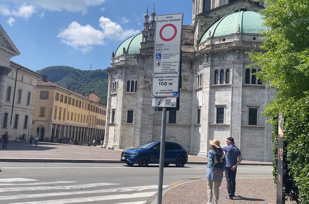 Parking in Como should not be done inside the ZTL zone unless you have a permit